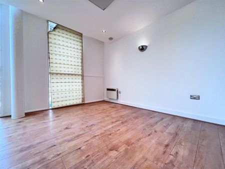 2 bedroom penthouse to rent - Photo 4