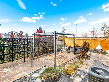 For Lease - 2 Angela Street, Bradford West Gwillimbury, Ontario - Photo 4