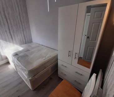 Studio Flat, A London Rd, SW16 - Photo 5
