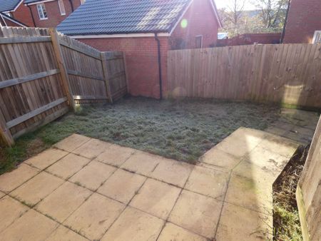 2 bed House - To Let - Photo 5