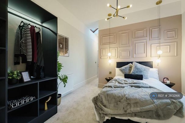 1 bedroom in a house share to rent - Photo 1