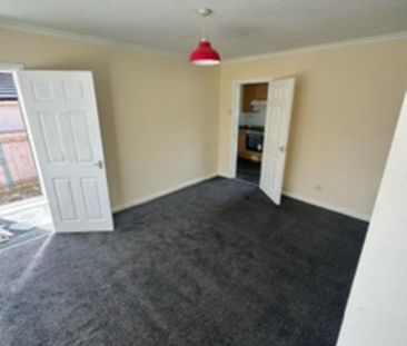 2 bedroom semi-detached house to rent - Photo 2
