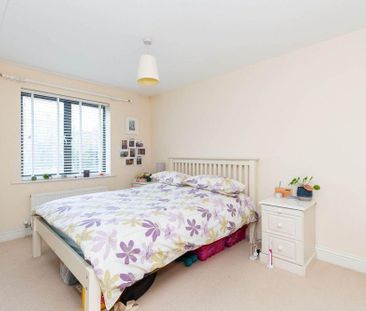3 bedroom flat to rent - Photo 4