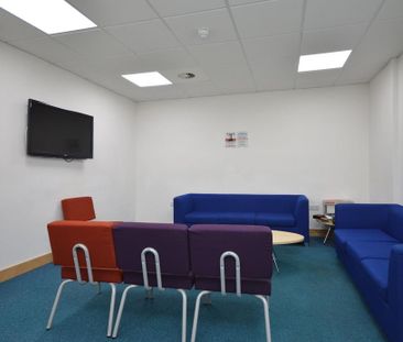 1 bedroom in a flat share to rent - Photo 4