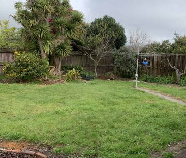 Family Living in the Heart of Stoke - Photo 4