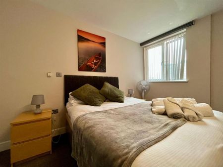 3 bedroom apartment to rent - Photo 2