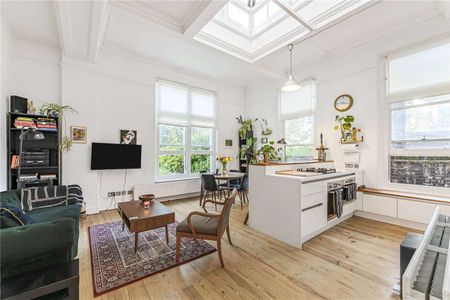 Beautiful two bedroom apartment in a Grade II listed conversion. - Photo 4