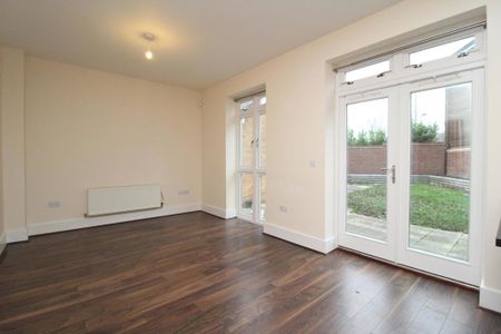 6 bedroom detached house to rent - Photo 3