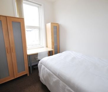 5 Bed - Hotspur Street, Heaton - Photo 4