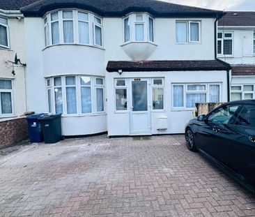 1 bedroom in a house share to rent - Photo 2