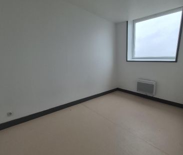 Location Appartement 2 pièces 43m² BEAUVOIS EN CAMBRESIS 59157 - Photo 2