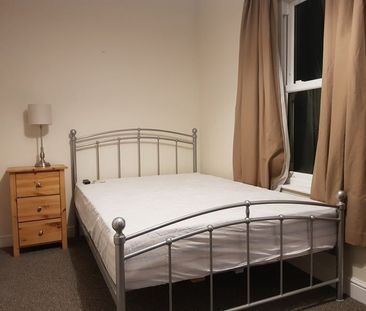 Cossack Green, Southampton - Photo 3