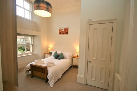 Woodside Terrace, Spectacular 2 Bed Furnished Apartment, Woodlands – Available 13/11/2024 - Photo 3