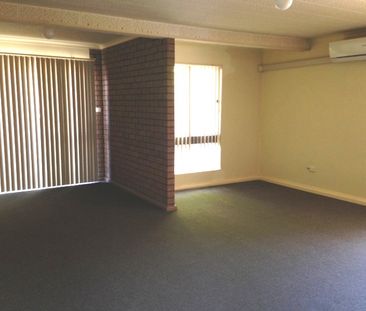 SPACIOUS 2 BEDROOM UNIT A BLOCK FROM THE CBD! - Photo 1