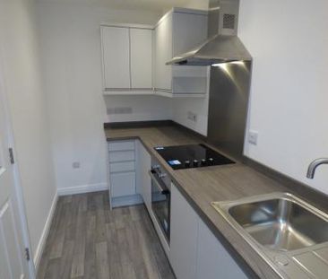 2 bedroom semi-detached house to rent - Photo 6