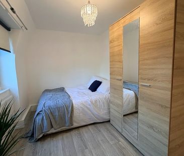 Room in a Shared House, Netherby House, SW8 - Photo 5