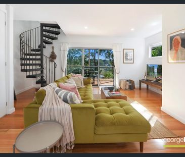 Fully Furnished Stylish 3 Bedroom Home - Photo 1