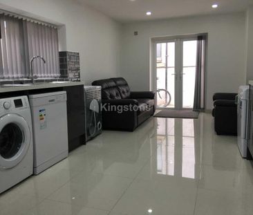 6 bedroom terraced house to rent - Photo 1