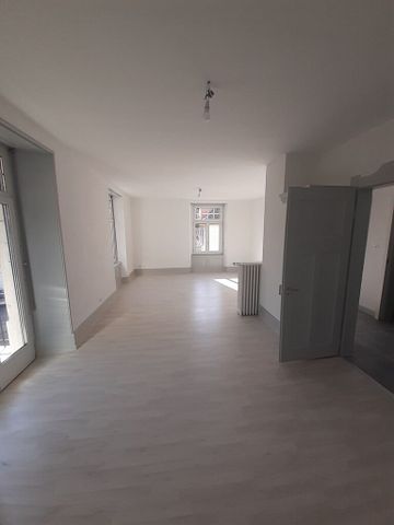 High ceiling and beautiful finishes - Photo 4