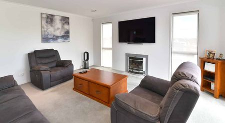 Immaculate Family Home - Photo 2