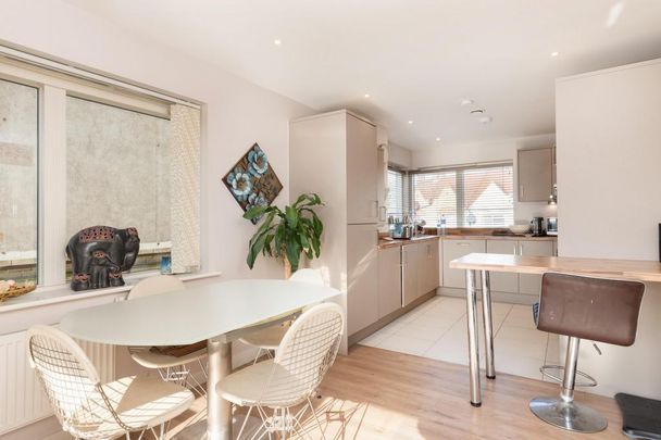 3 bedroom apartment to rent - Photo 1