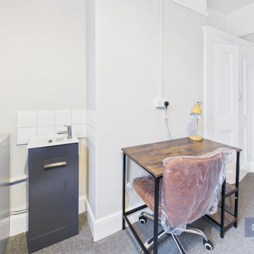 1 bedroom Flat To Let - Photo 1