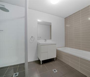 Light Filled 2 Bedroom Unit - Photo 2