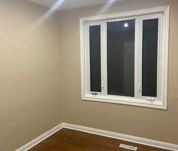 For Lease - 330 Rosedale Drive, Whitby, Ontario - Photo 2