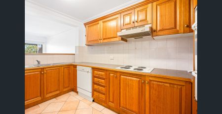 Family living in a sought after location - Photo 3