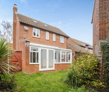 4 bedroom link detached house to rent - Photo 5