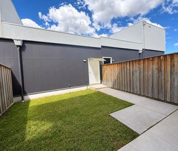 4-bedroom townhouse for lease now - Photo 4