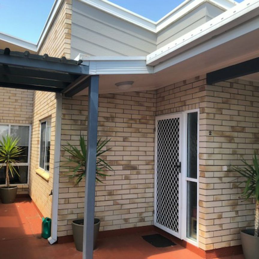 3 BEDROOM, 1 BATHROOM DUPLEX IN BRAITLING - SPACIOUS AND LIGHT-FILLED - Photo 1