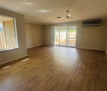 Centrally located spacious unit - Photo 2