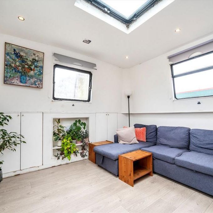 2 bedroom houseboat to rent - Photo 1