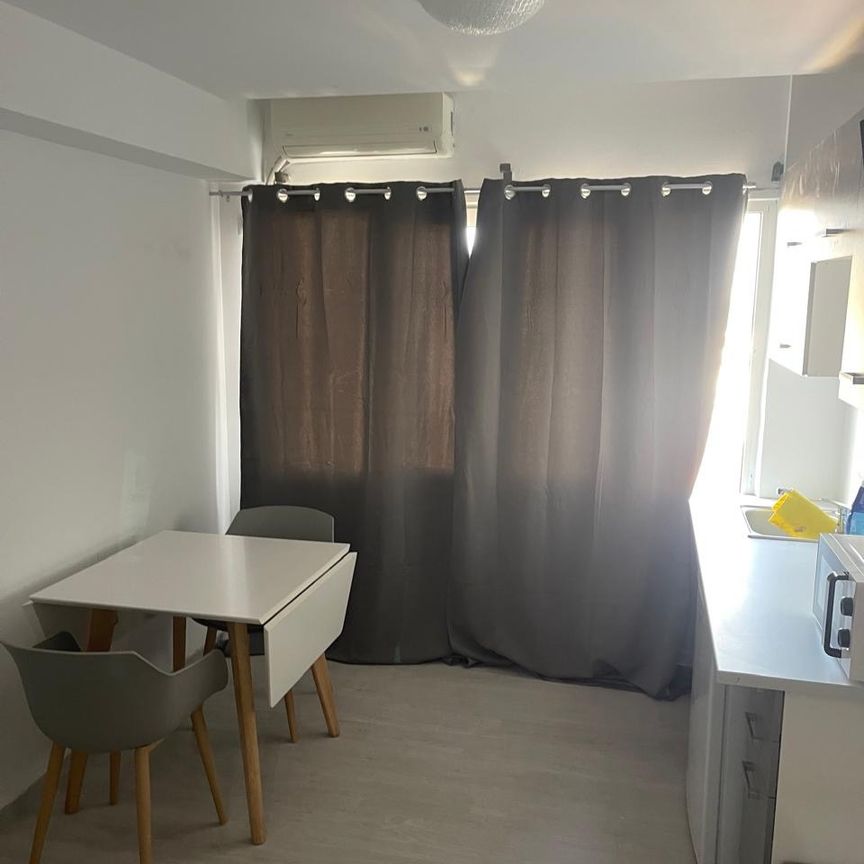 Studio/Γκαρσονιέρα, προς ενοικίαση - 30 τ.μ. - Photo 1