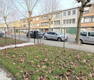 Gelijkvloers app. te huur in Merksem voor € 950 met 2 slaapkamers - Foto 1