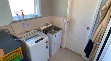 Family Home in Opaheke - Photo 5