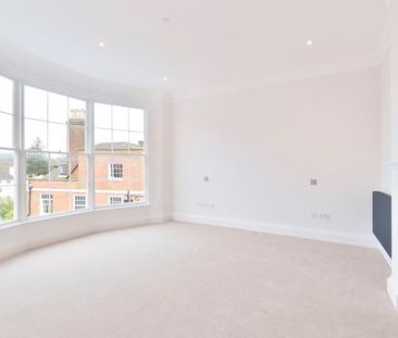 High Street, Godalming, Surrey, GU7 - Photo 2