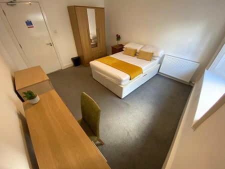 5 bedroom flat to rent - Photo 4