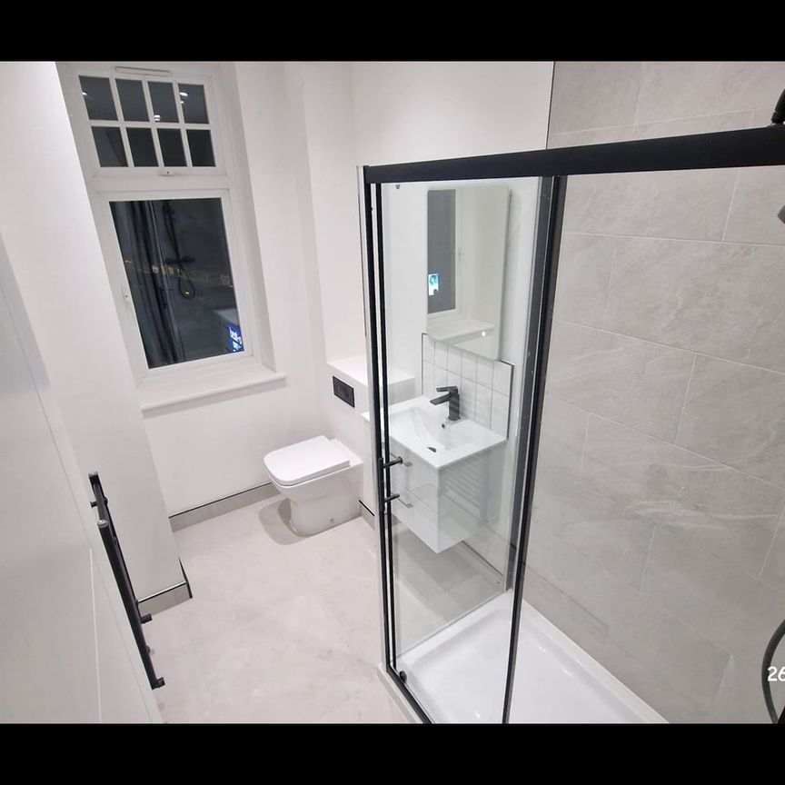 1 Bed Flat, Arthur Road, SW19 - Photo 1