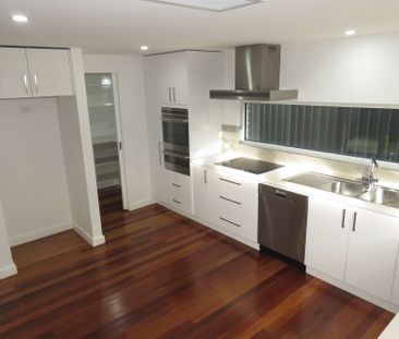 MODERN THREE BEDROOM HOME IN LAKE WENDOUREE - Photo 4