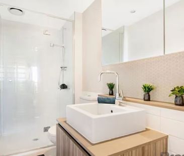 Fully Furnished Studio Apartment with Park Views in Melbourne CBD - Photo 5