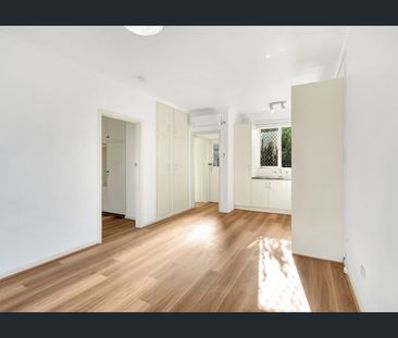 Low Maintenance Unit in Prime Location - Photo 3