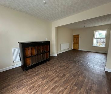 Terraced House to rent on - Photo 3
