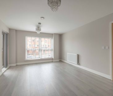 2 bed flat to rent in Windsor Road, Slough, SL1 - Photo 1