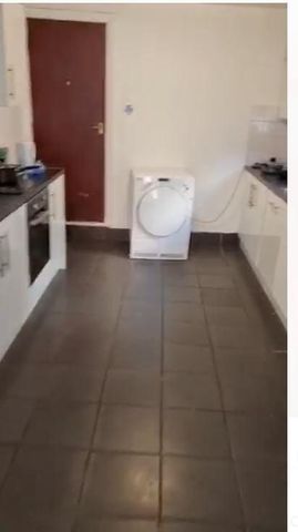 1 bedroom in a flat share to rent - Photo 5