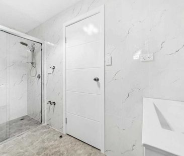 SPACIOUS 2 BEDROOM - Photo 5