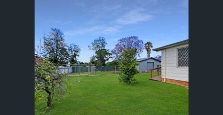 Spacious Family Home in Ideal Location Near the Park - Photo 5