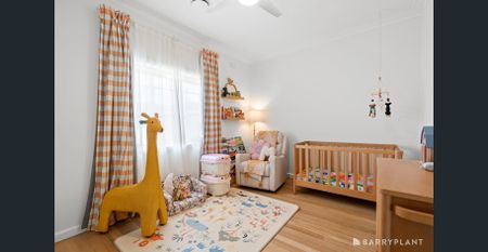 Brimming with warmth, charm and modern comfort. - Photo 2