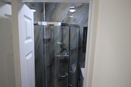 4 bedroom terraced house to rent - Photo 5